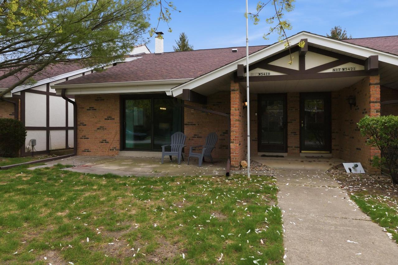 N17W5419 Garfield Ct #6, Cedarburg, WI 53012