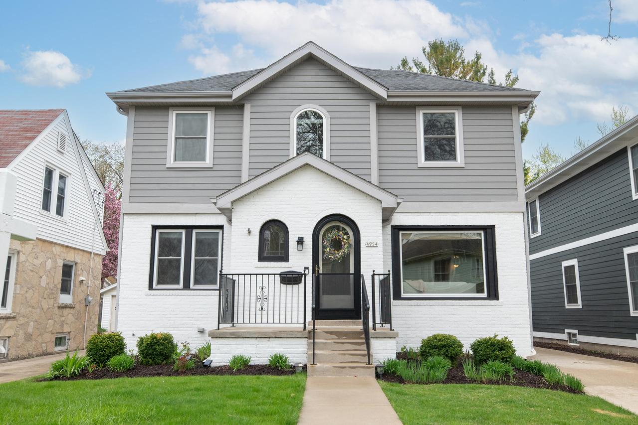 4954 N Diversey Blvd, Whitefish Bay, WI 53217