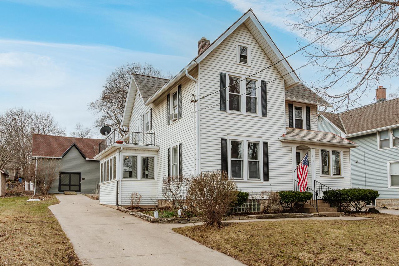 517 Mccall St, Waukesha, WI 53186