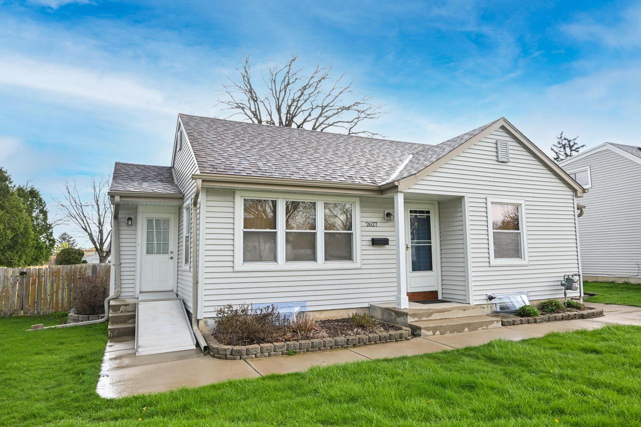 2627 S 75th St, West Allis, WI 53219