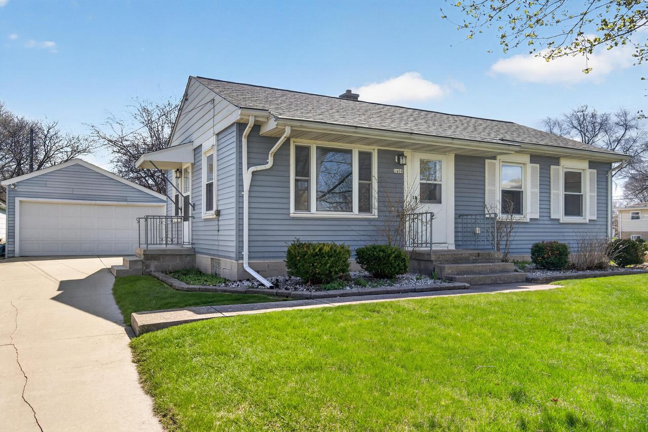 1408 Riverview Dr, Kewaskum, WI 53040