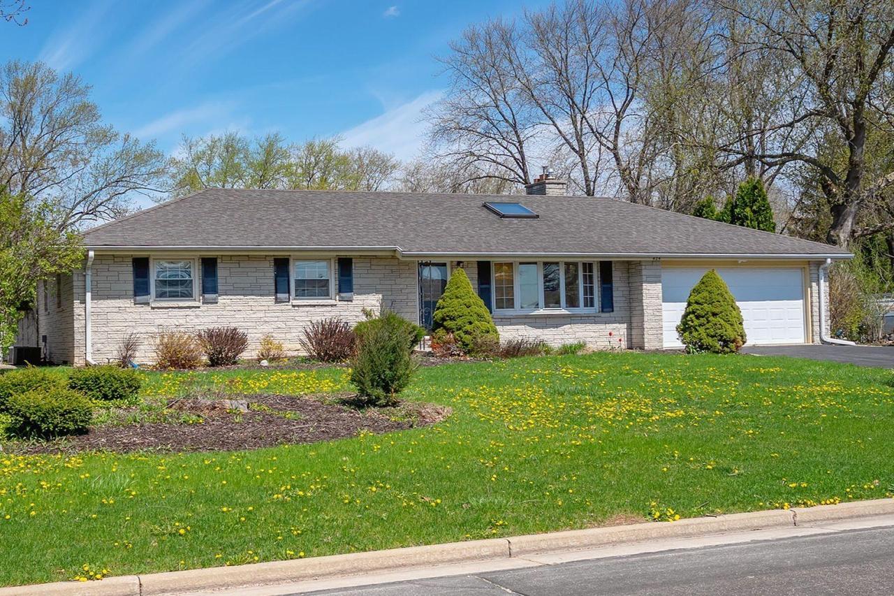 424 Andrews St, Mukwonago, WI 53149