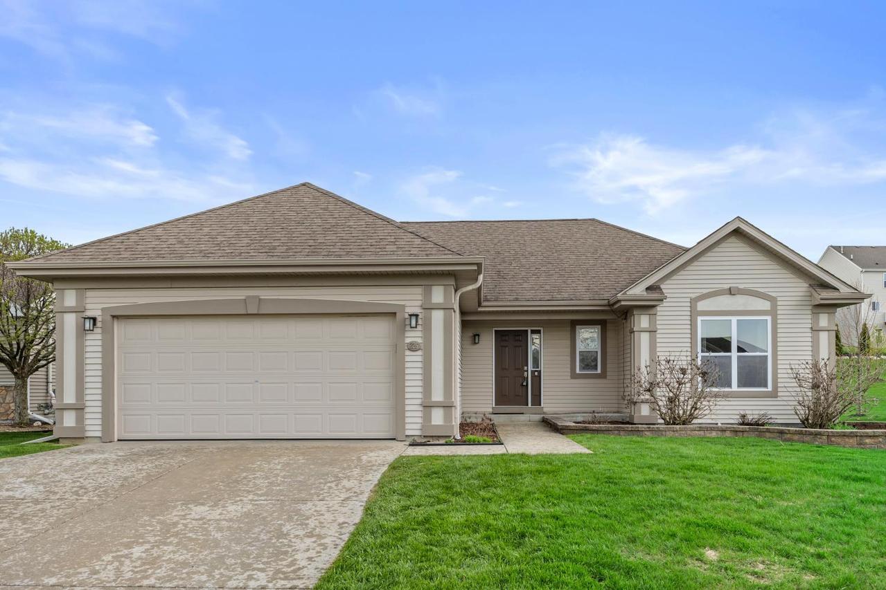 226 Reeds Dr, West Bend, WI 53095