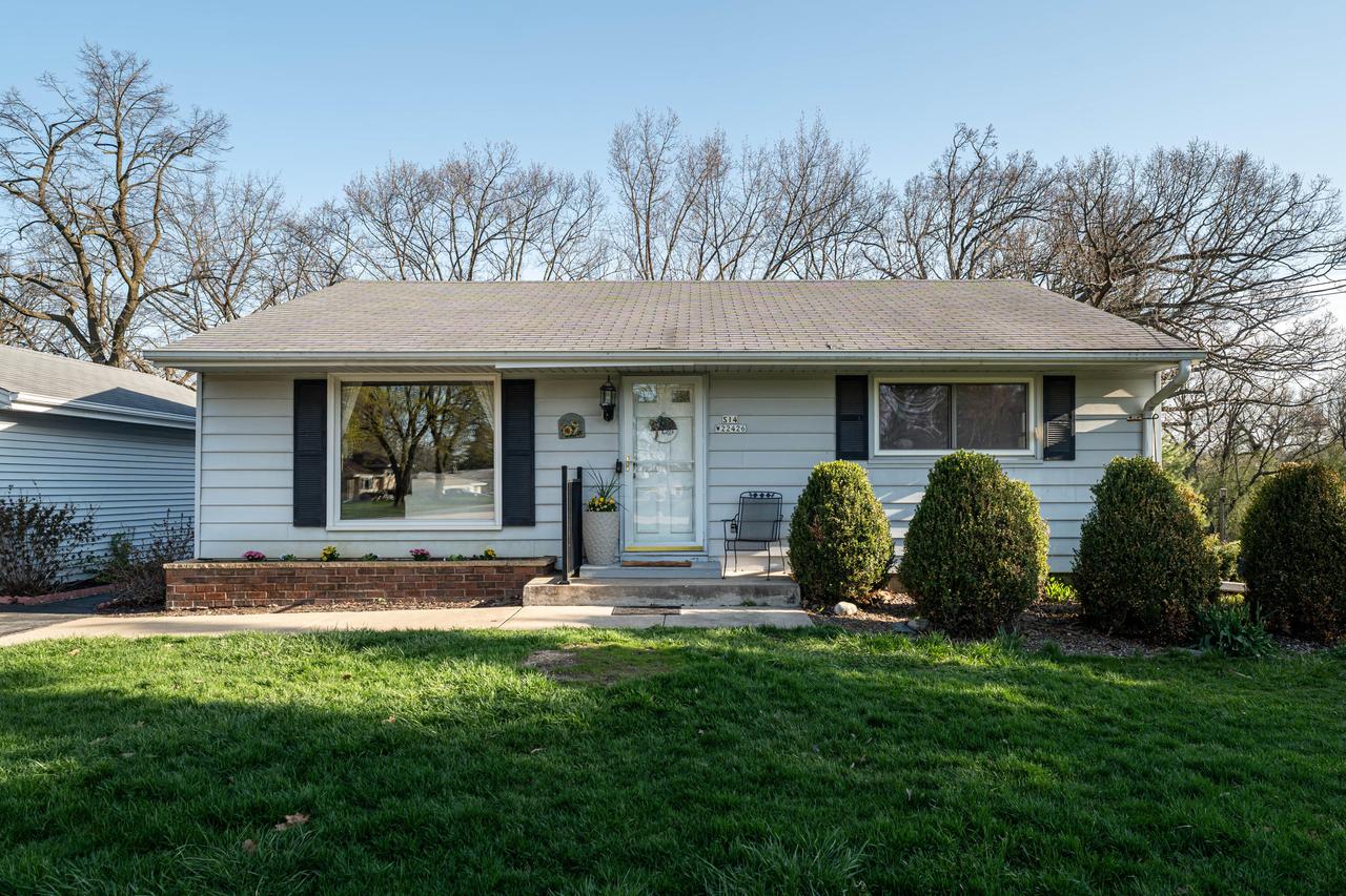 S14W22426 National Ave, Waukesha, WI 53186