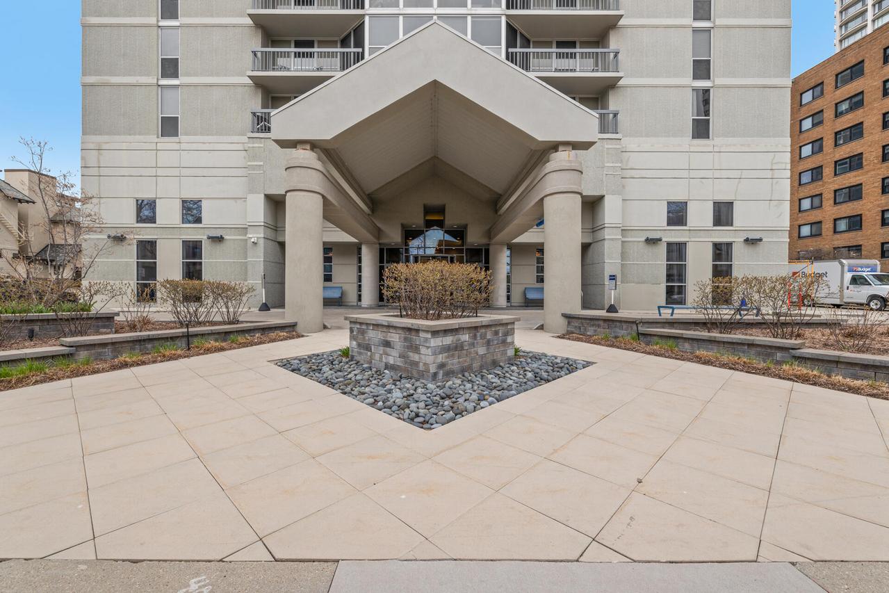 1660 N Prospect Ave #2806, Milwaukee, WI 53202