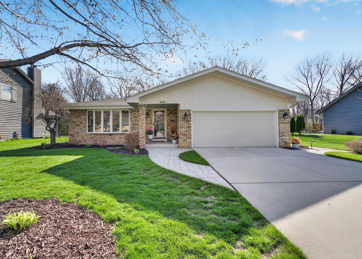 3445 E Elmwood Dr, Elmwood Park, WI 53405
