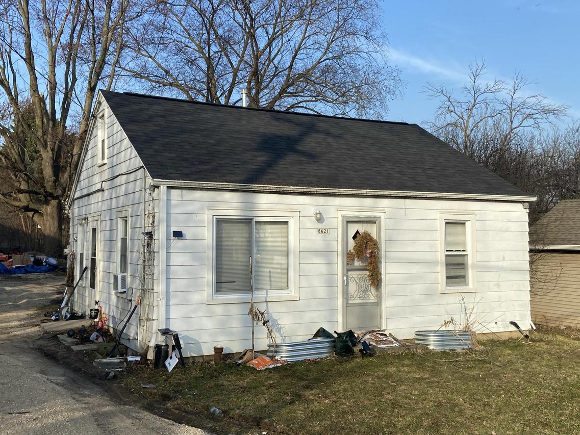 8621 N Granville Rd, Milwaukee, WI 53224