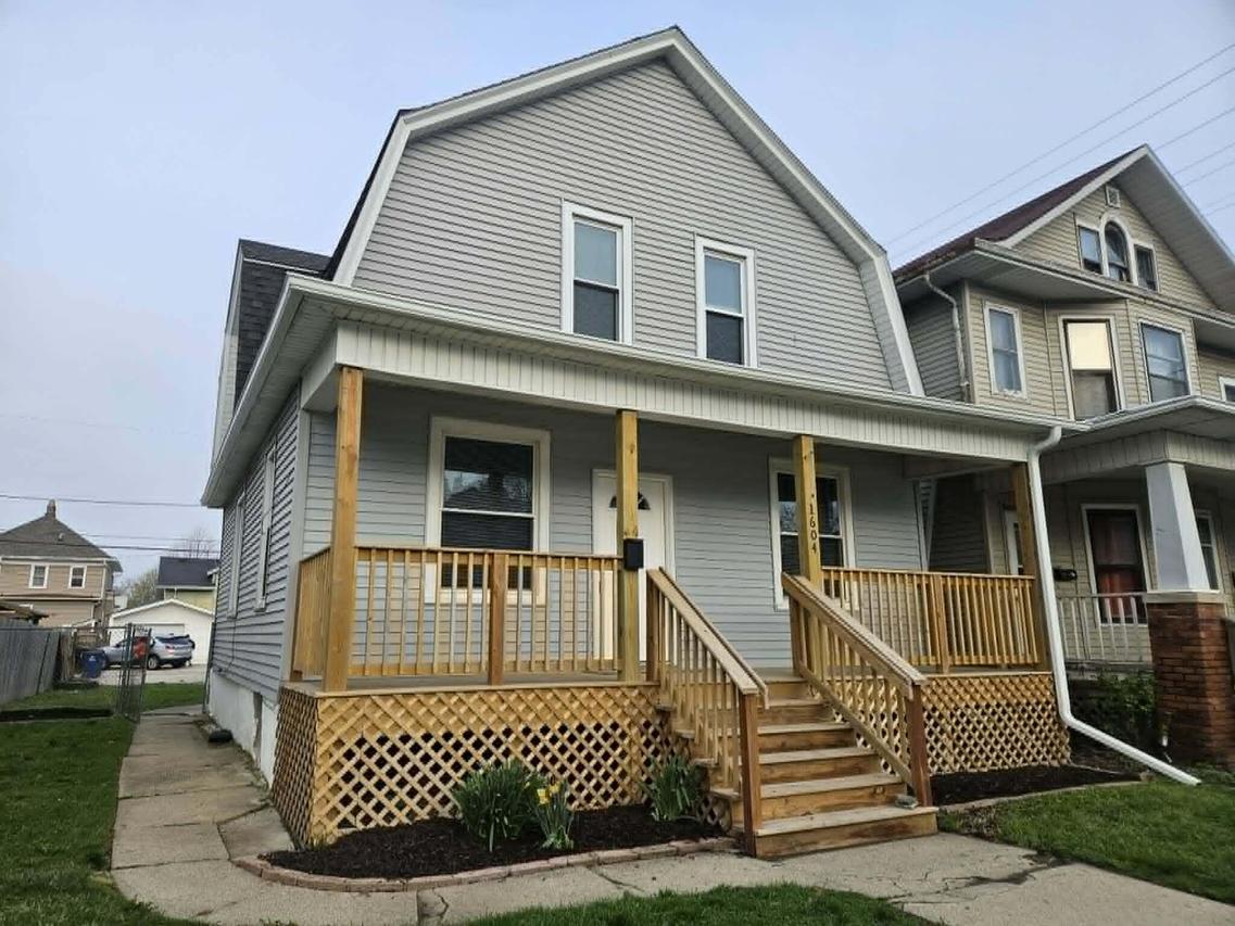 1604 Grange Ave, Racine, WI 53405
