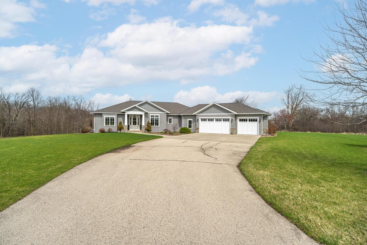 W3869 Garden Dr, Eden, WI 53019