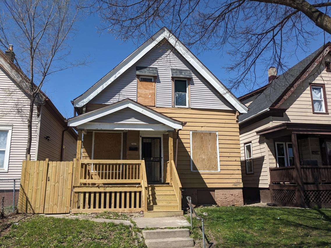 2469 N 37th St, Milwaukee, WI 53210