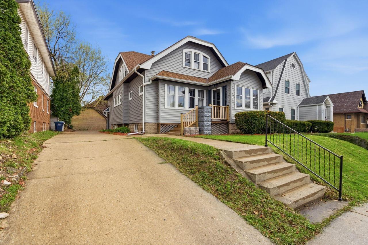 2909 N 55th St, Milwaukee, WI 53210