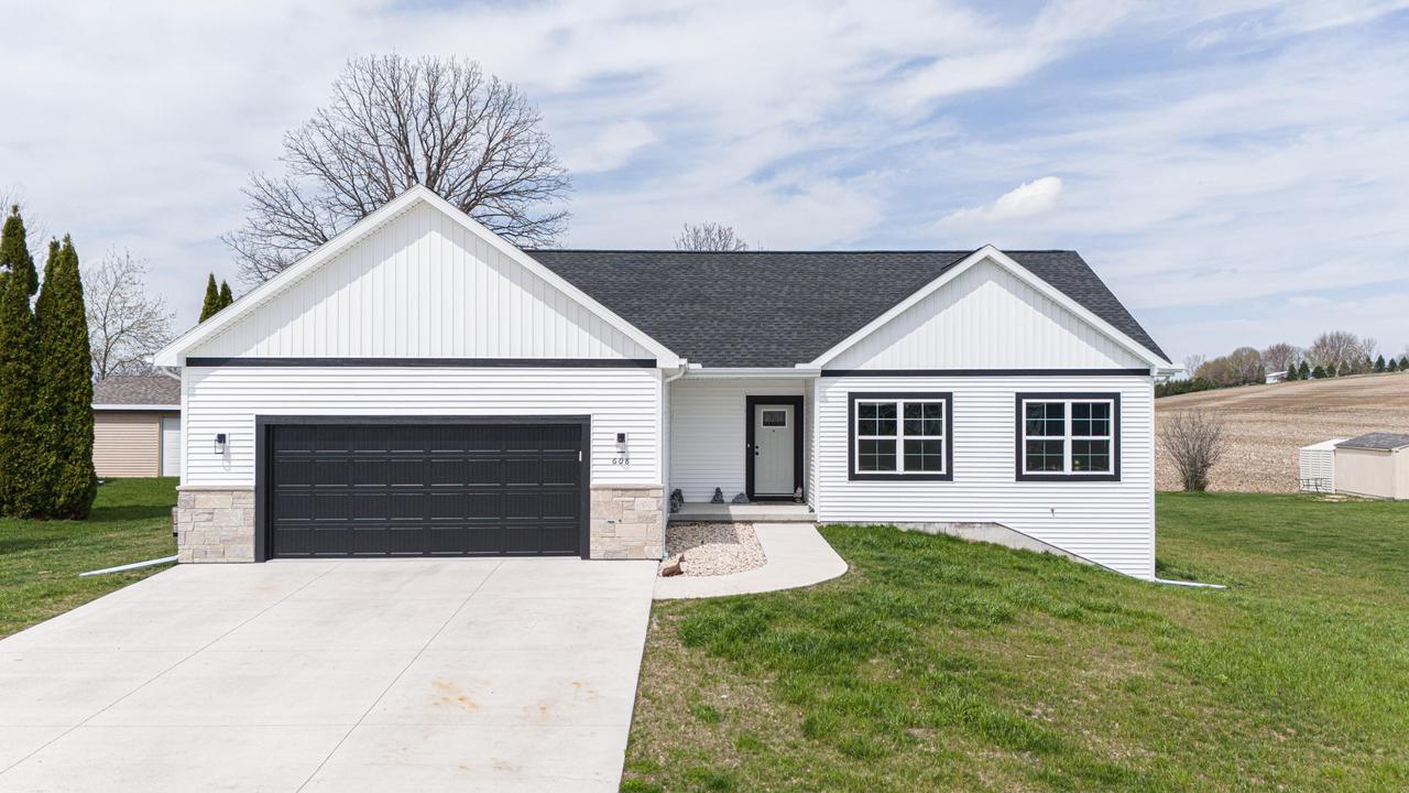 608 Sycamore Pl, Theresa, WI 53091