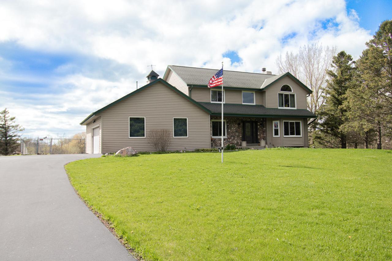 W204N4833 Lannon Rd, Menomonee Falls, WI 53051