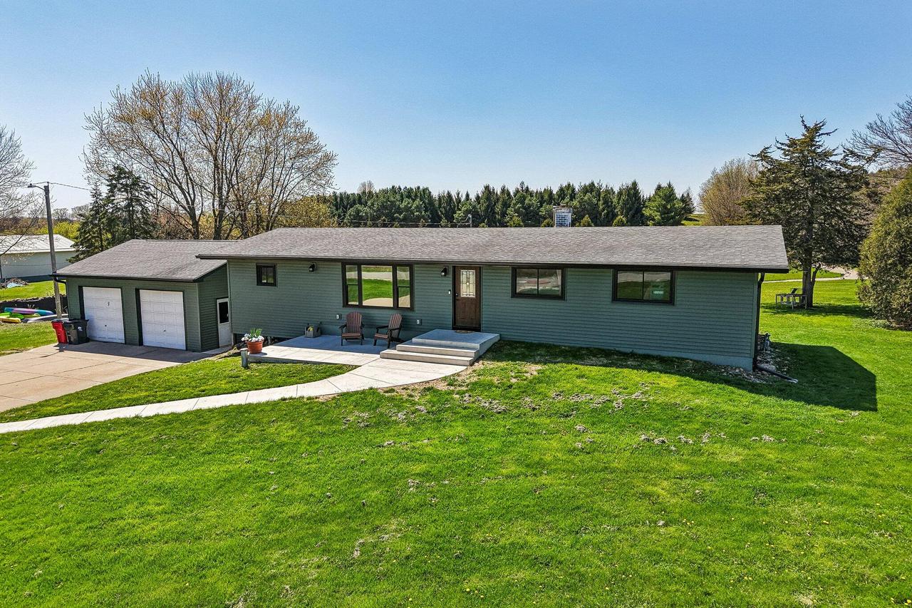 N6297 Christberg Rd, Farmington, WI 53038