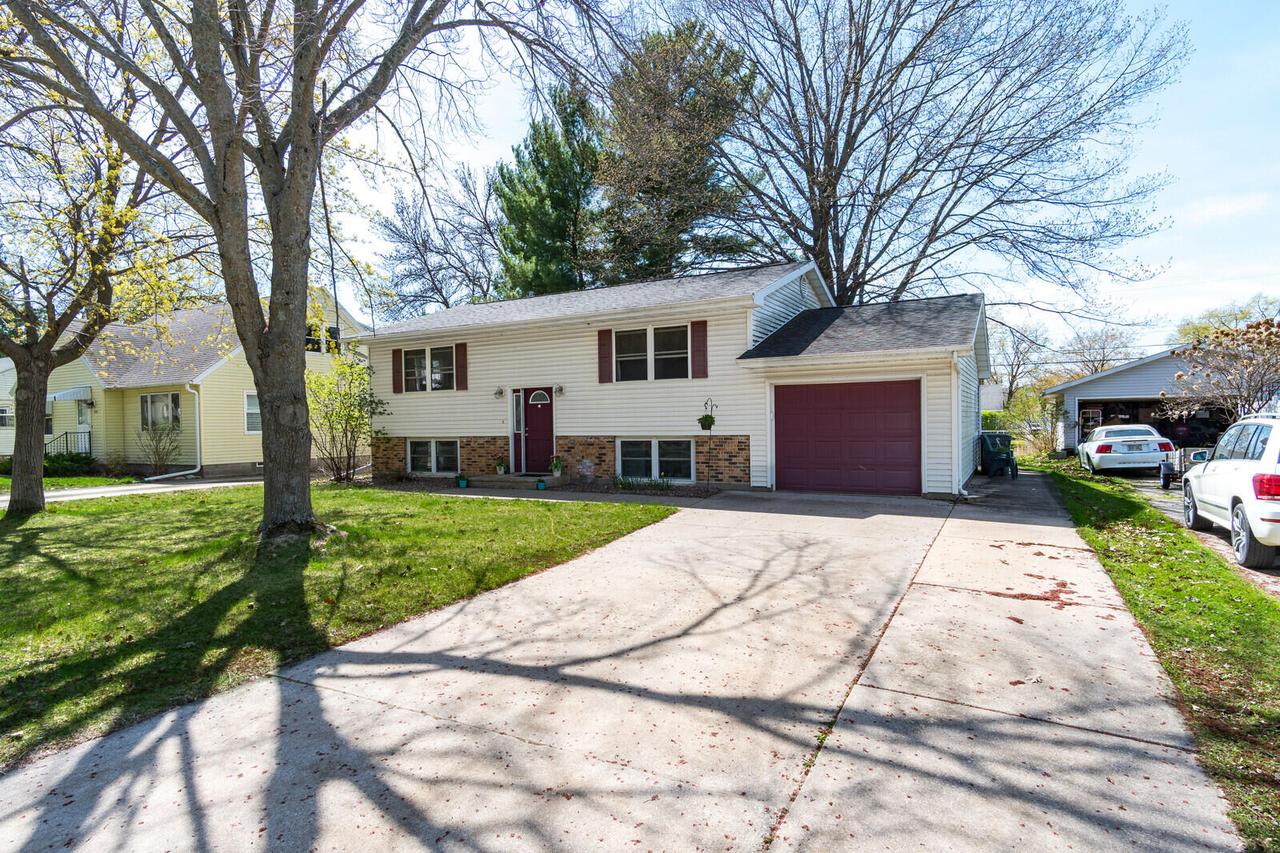1518 S 31st St, La Crosse, WI 54601