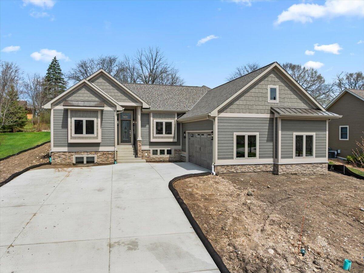 1508 Highlandview Dr, West Bend, WI 53095