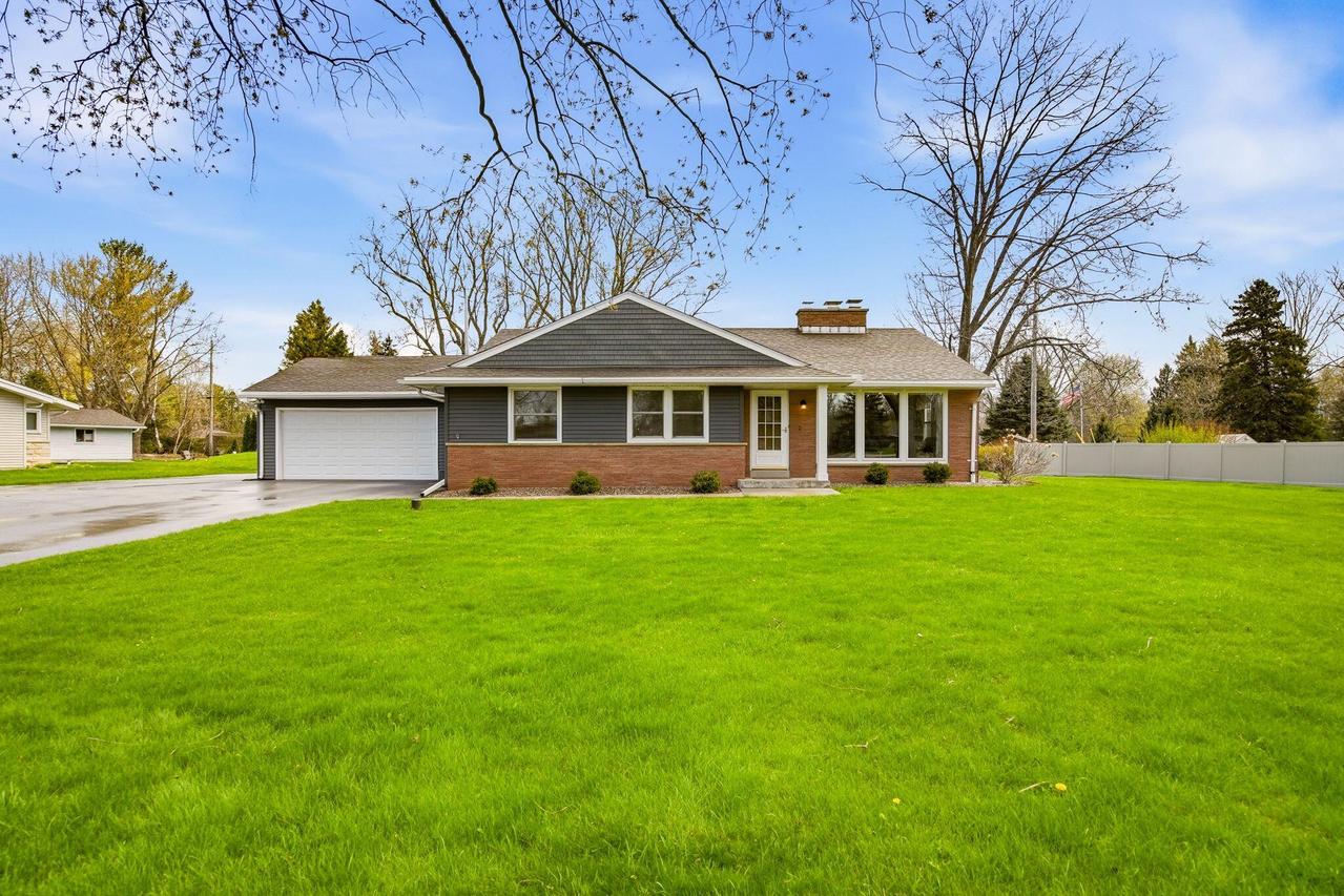 W228N3952 Crescent Dr, Pewaukee, WI 53072