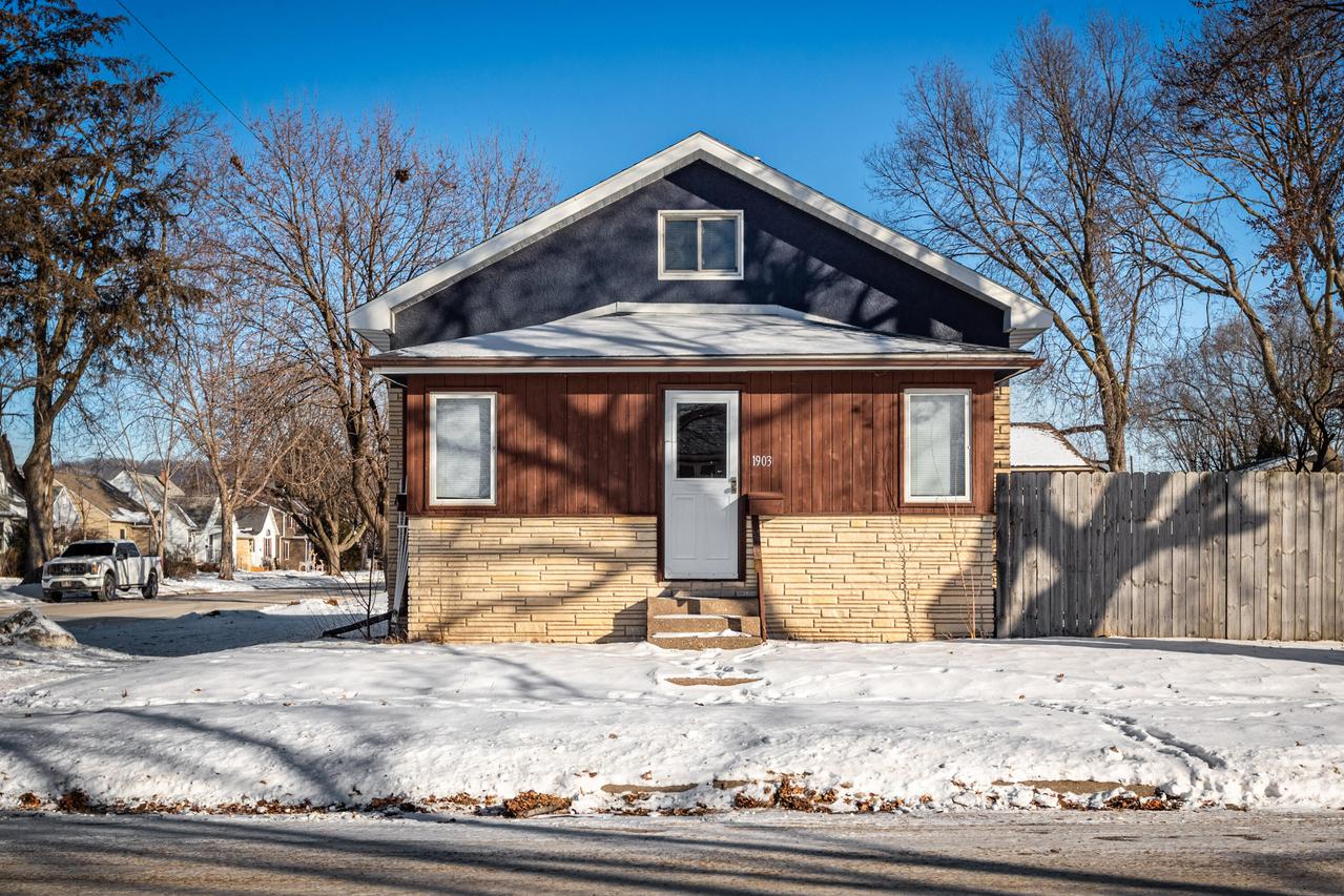 1903 S 14th St., La Crosse, WI 54601