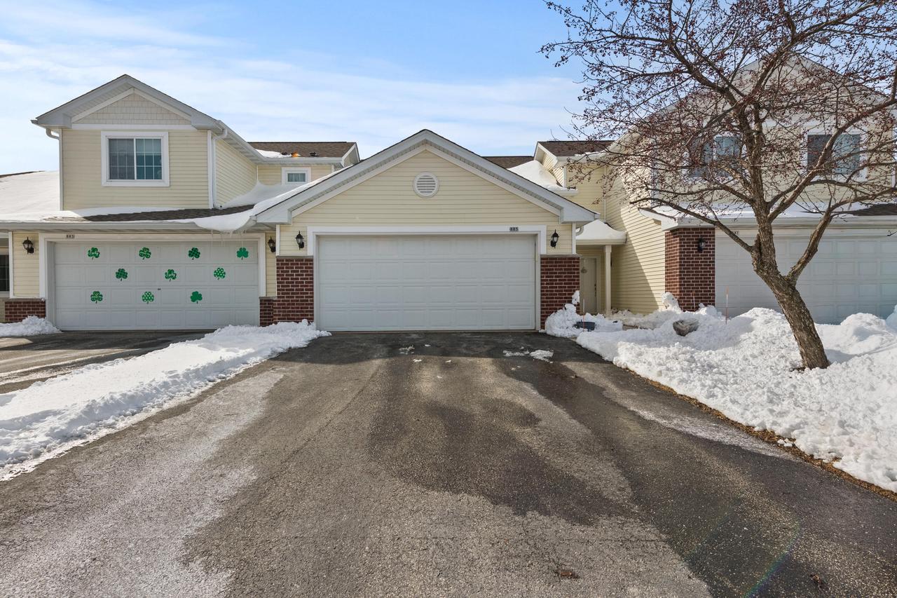 885 Cumberland Ln, Port Washington, WI 53074