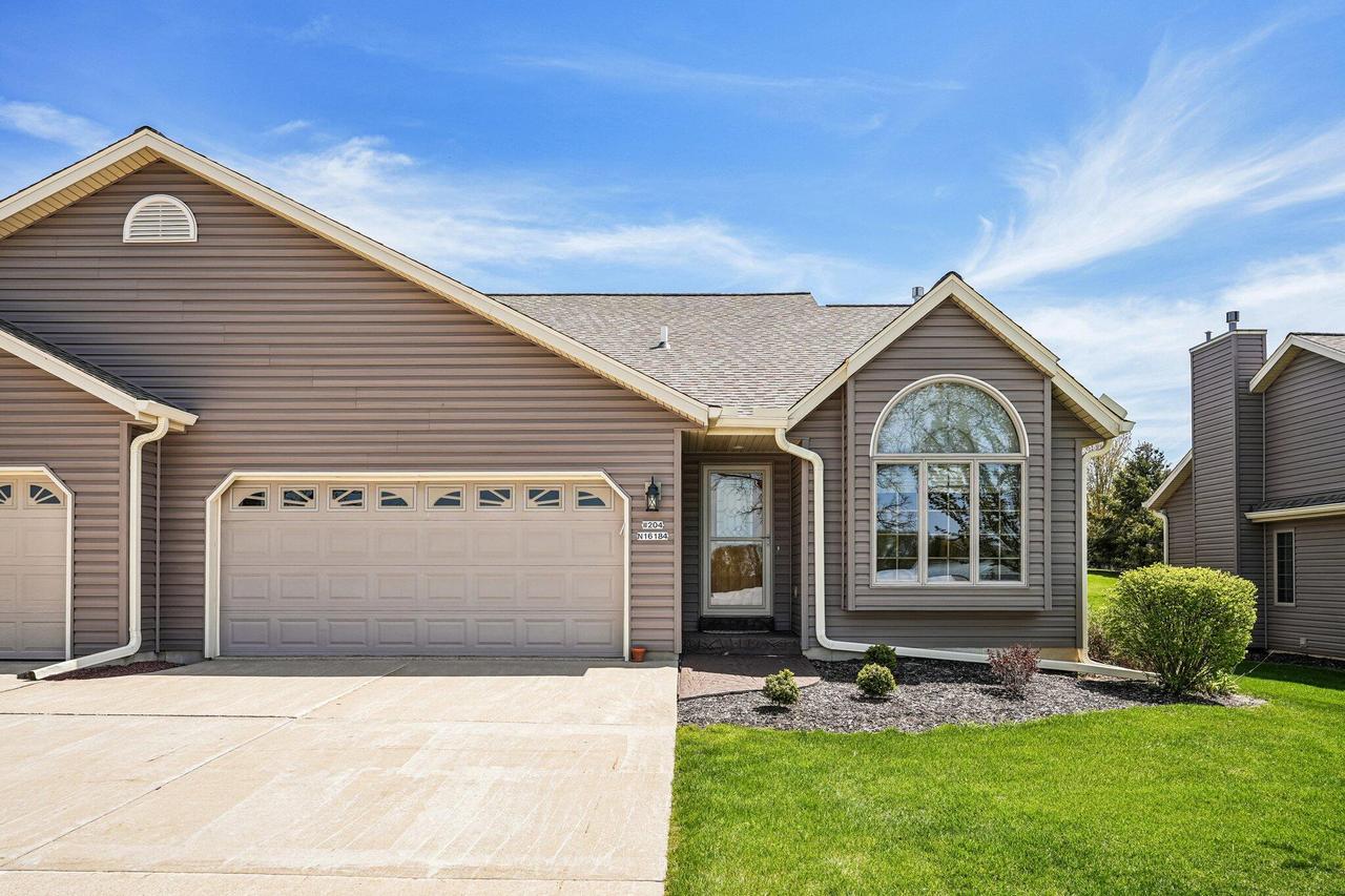 W204N16184 Jackson Dr, Jackson, WI 53037