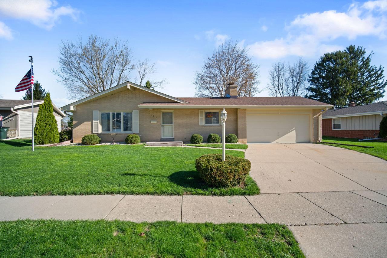 6057 Thornapple Dr, Greendale, WI 53129