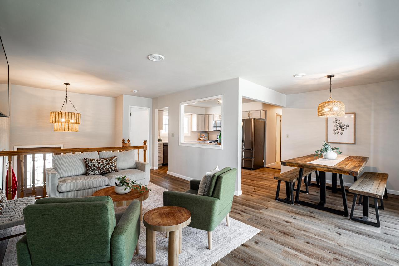 1452 N Lapham St, Oconomowoc, WI 53066