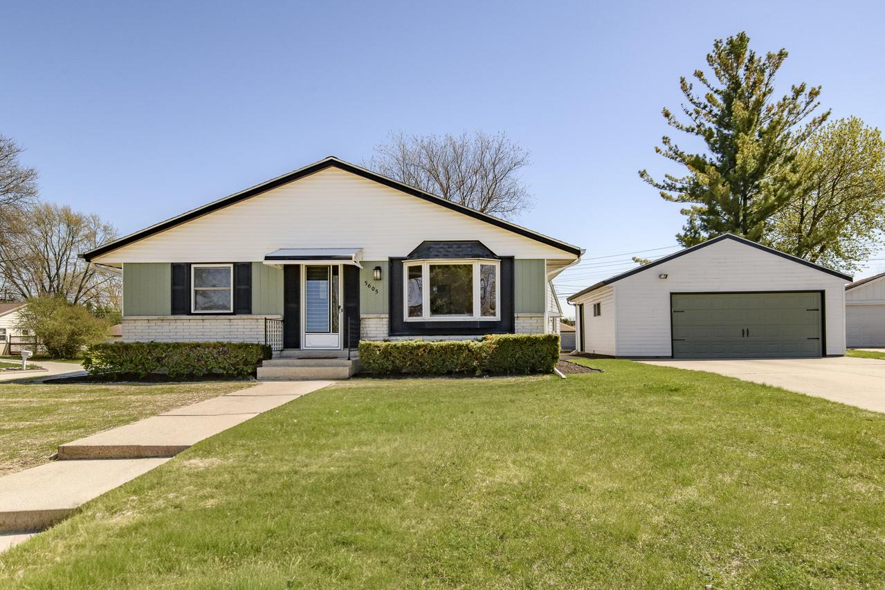 5605 W Bottsford Ave, Greenfield, WI 53220