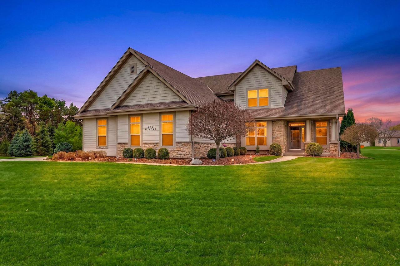 N72W24549 Swanson Ct, Sussex, WI 53089