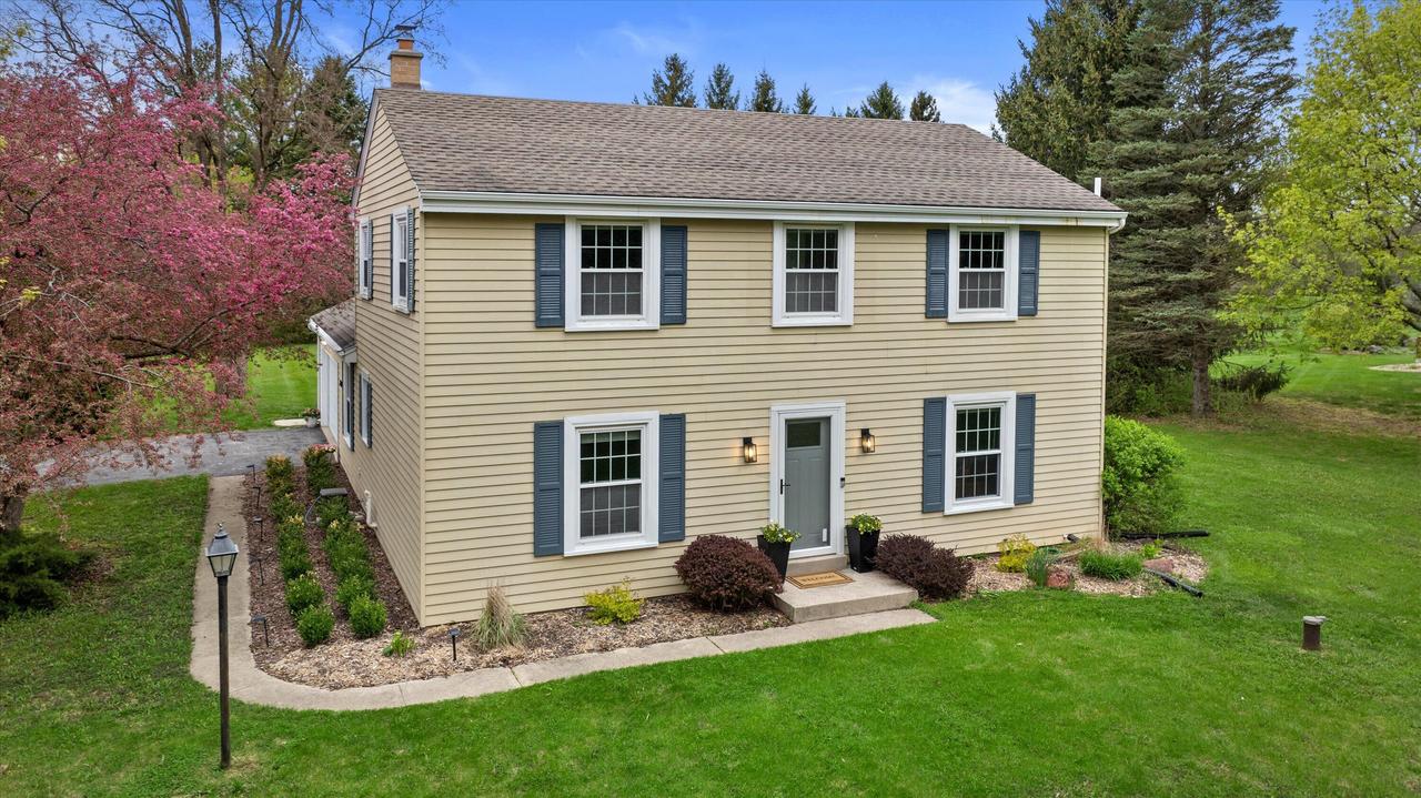 10606 Robinwood Ct, Cedarburg, WI 53012