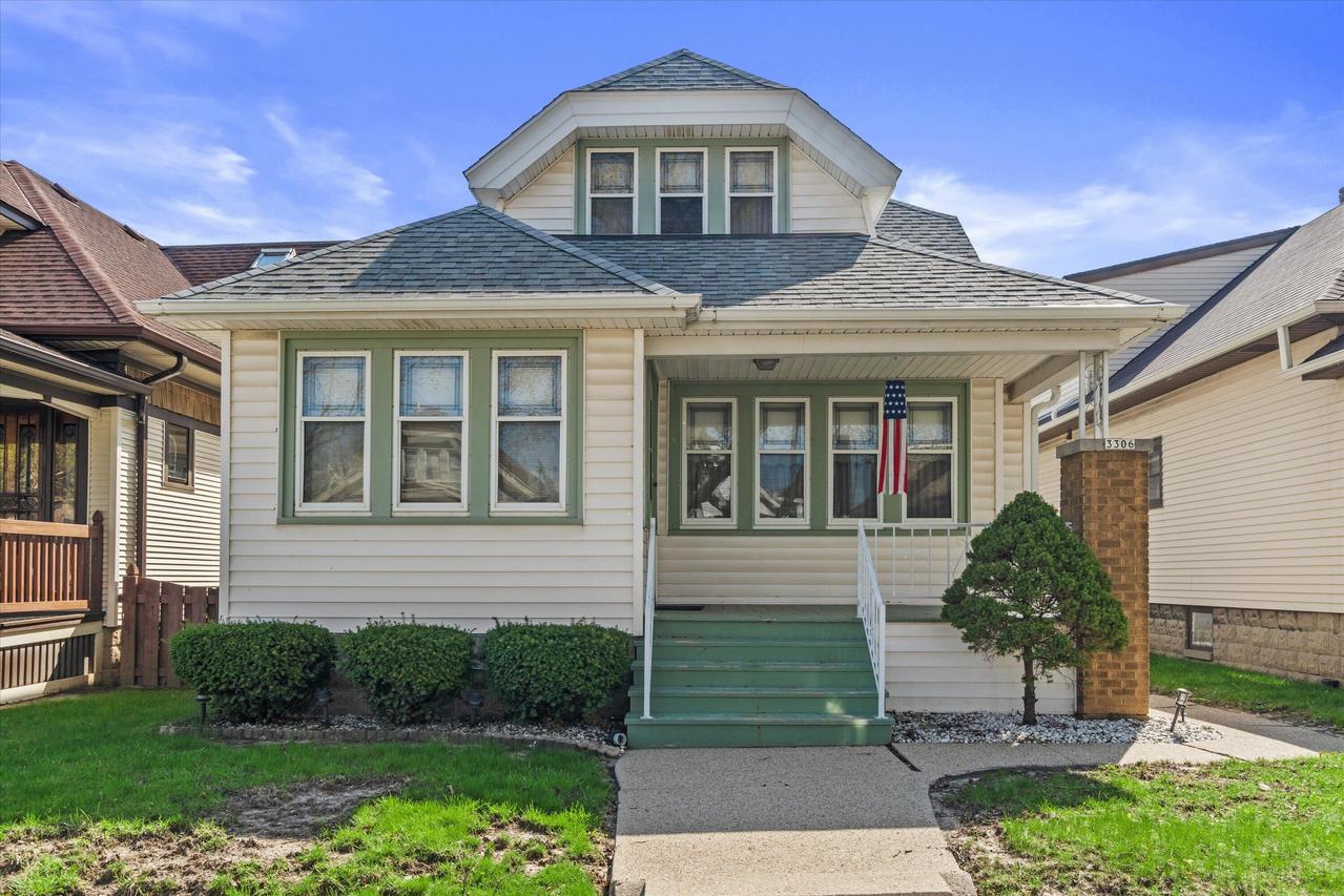 3306 S 15th Pl, Milwaukee, WI 53215