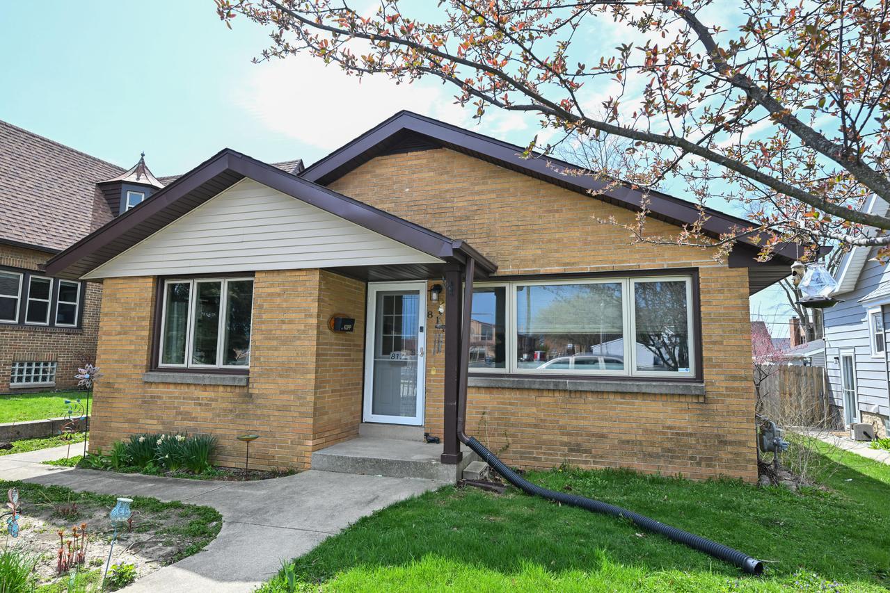 817 Montana Ave, South Milwaukee, WI 53172