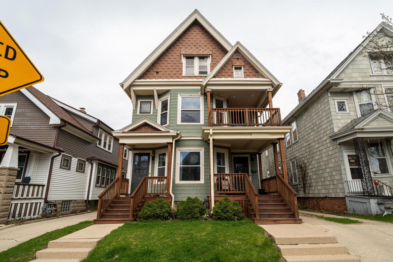 2556 S Brisbane Ave #2558, Milwaukee, WI 53207
