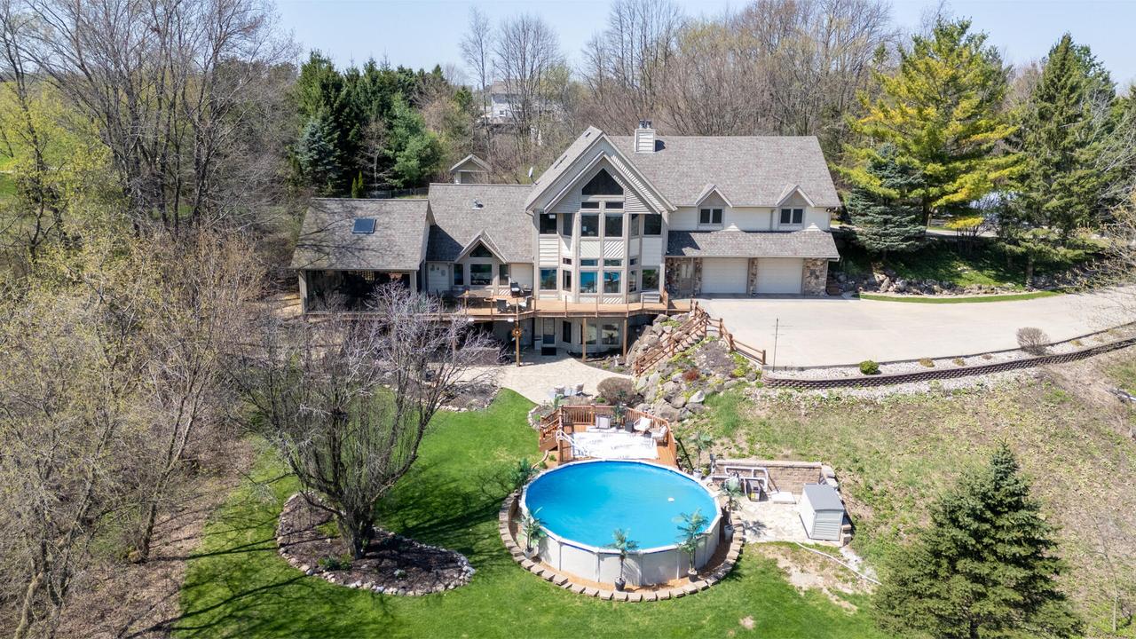 7430 Aurora Rd, Wayne, WI 53090