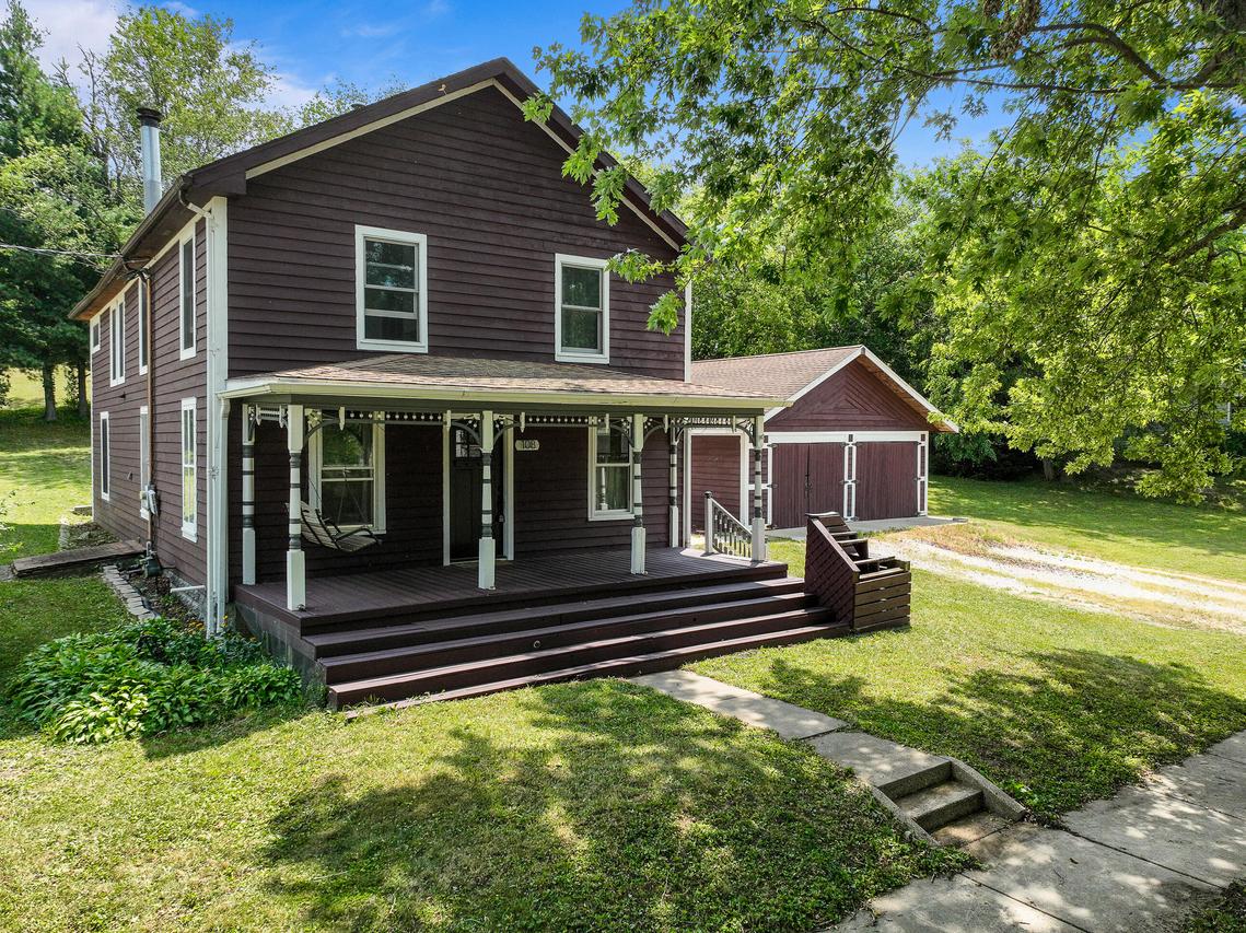 108 Grove Ave, Genoa City, WI 53128