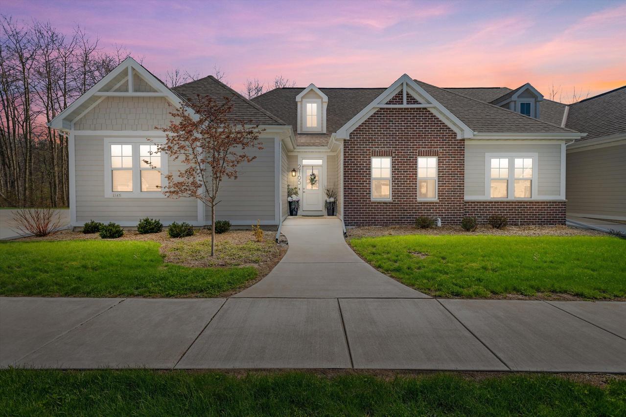2165 W Colonial Woods Dr, Oak Creek, WI 53154
