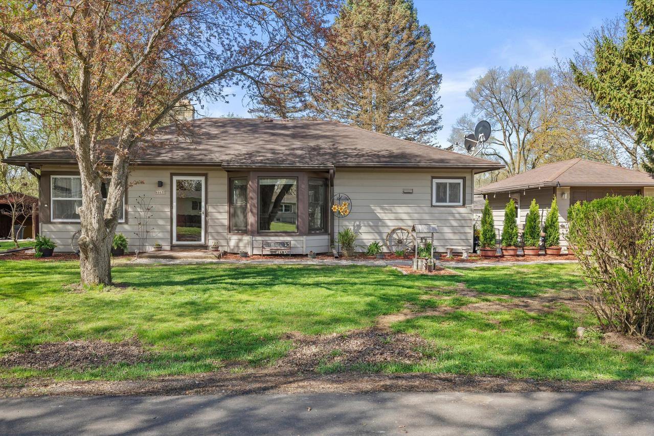 N6637 Juniper Rd, Sugar Creek, WI 53121