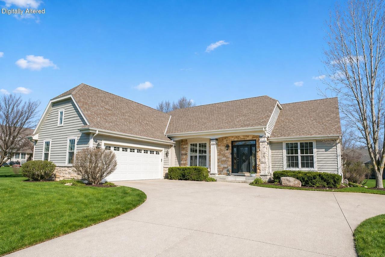 2844 Oakmont Dr, East Troy, WI 53120