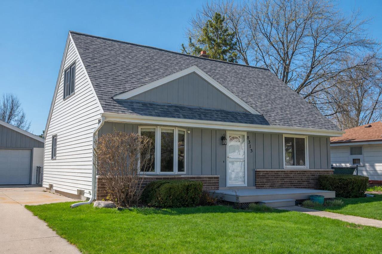 8313 N 105th St, Milwaukee, WI 53224