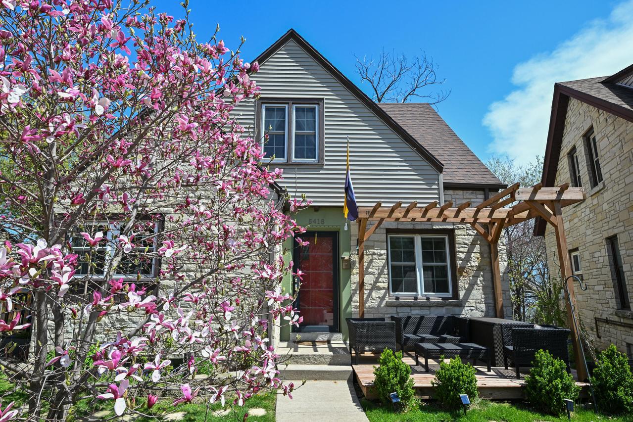 5418 W Notre Dame Ct, Milwaukee, WI 53208