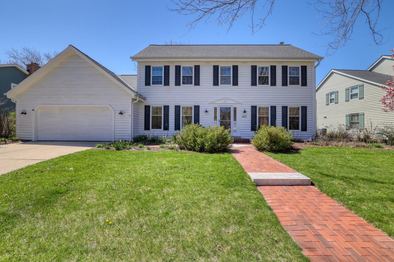 W68N437 Evergreen Blvd, Cedarburg, WI 53012