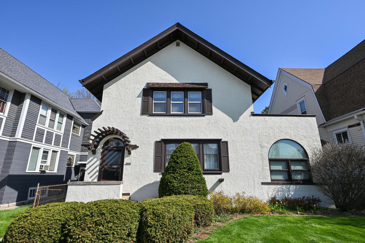 3530 W Linden Pl, Milwaukee, WI 53208