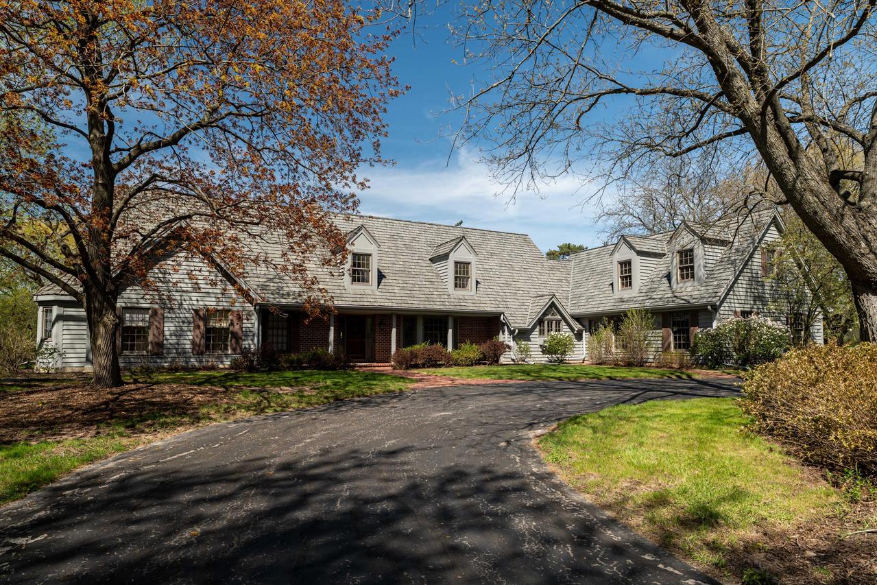 9731 N Hilltop Ln, Mequon, WI 53092