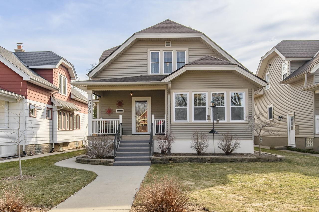 539 5th Ave, West Bend, WI 53095