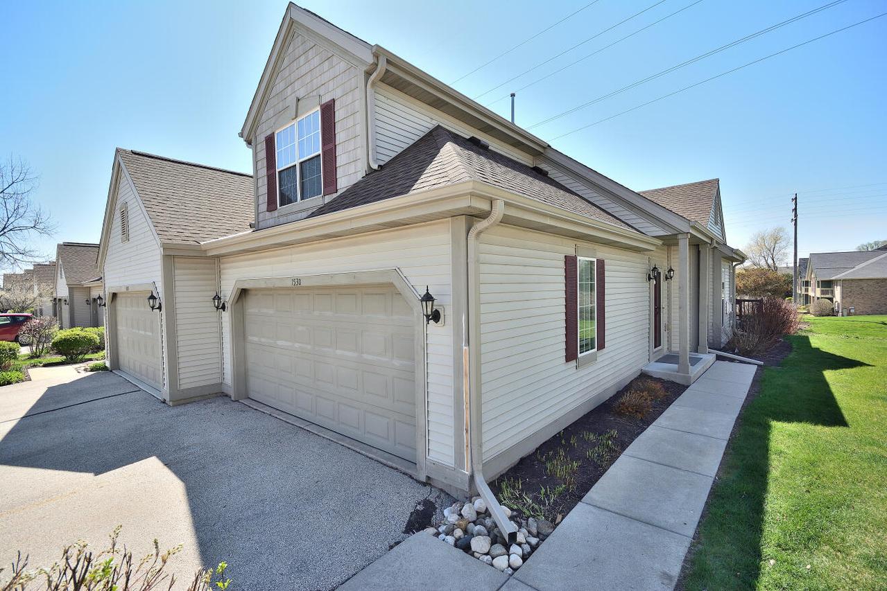 1530 Roxbury Way #126, Waukesha, WI 53186