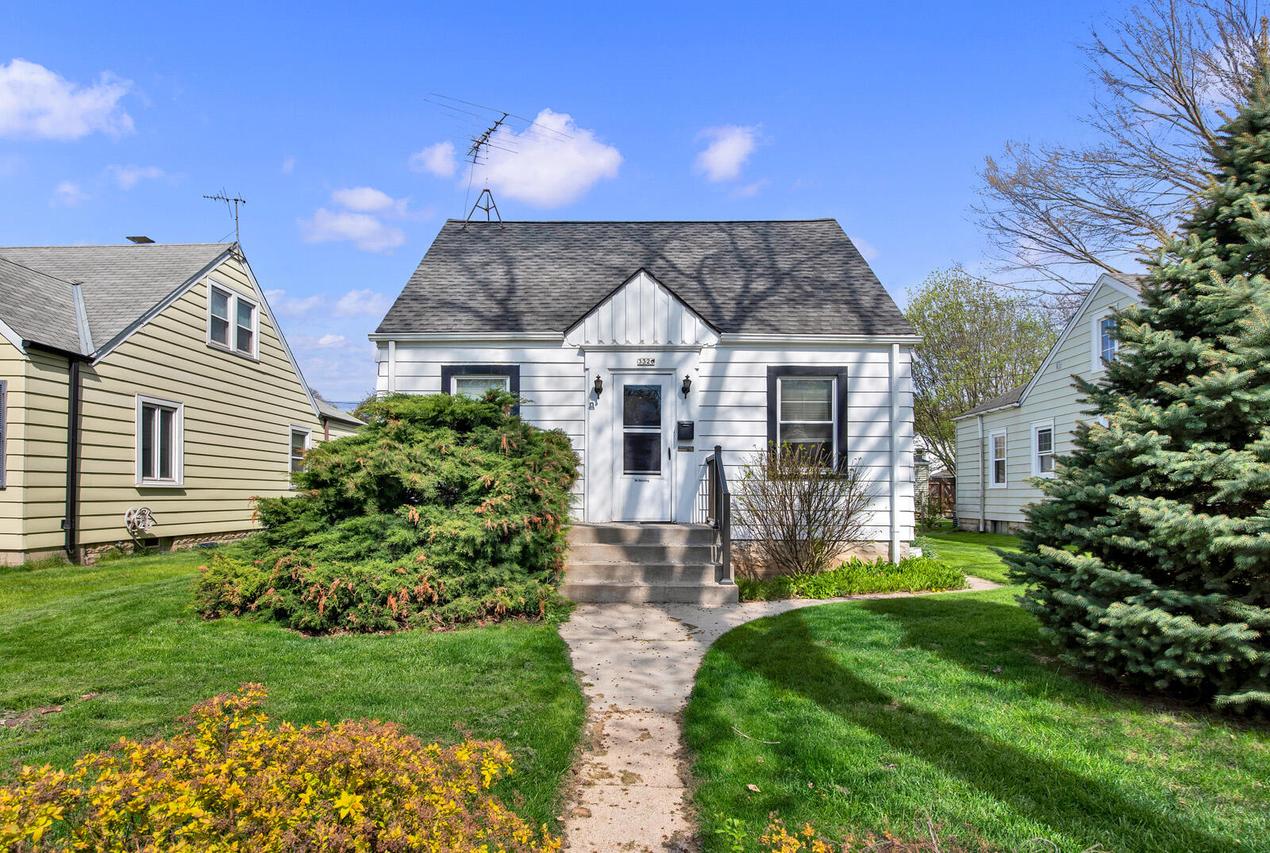 3326 S Lenox St, Milwaukee, WI 53207