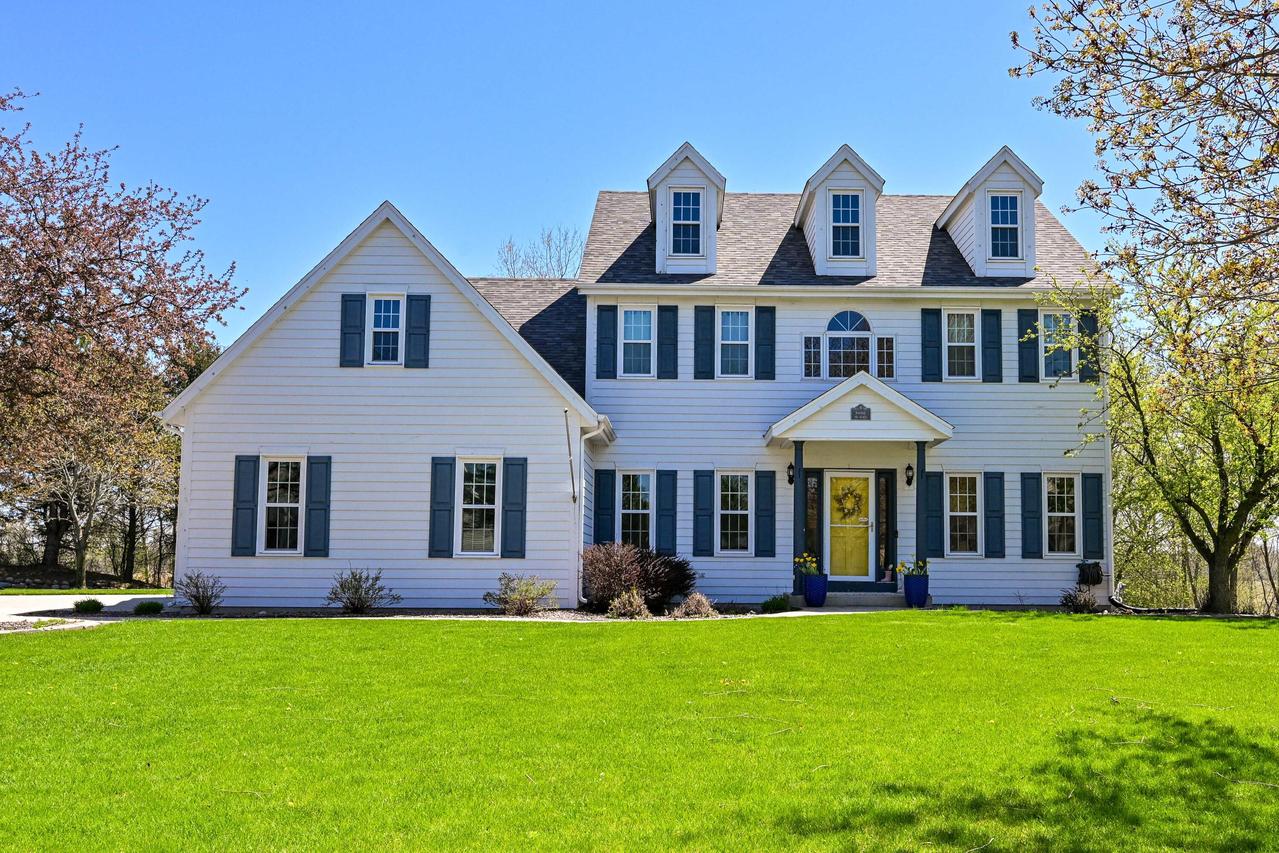 W262N2438 Deer Haven, Pewaukee, WI 53072