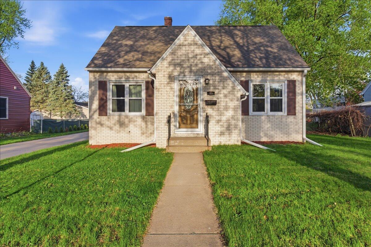 1806 S Losey Blvd, La Crosse, WI 54601