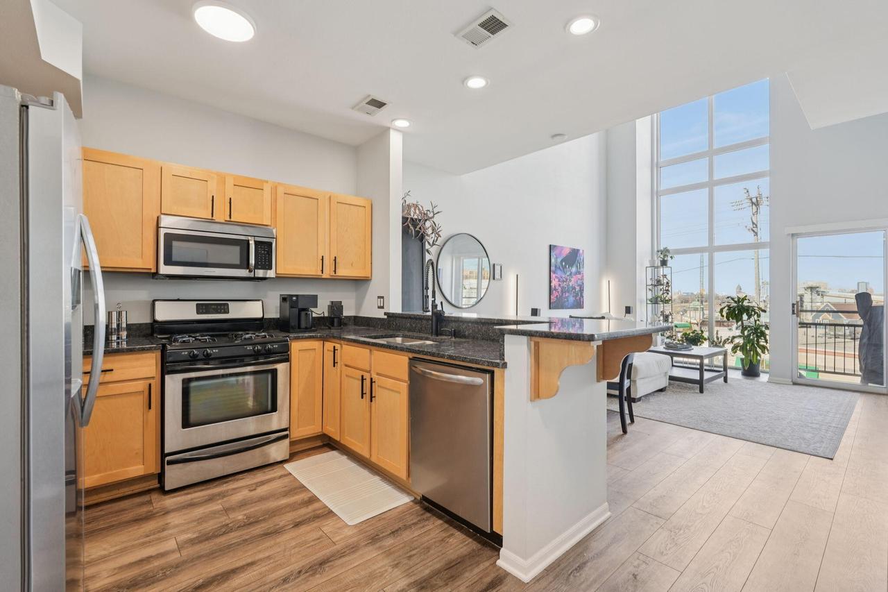 2121 S Kinnickinnic Ave #105, Milwaukee, WI 53207