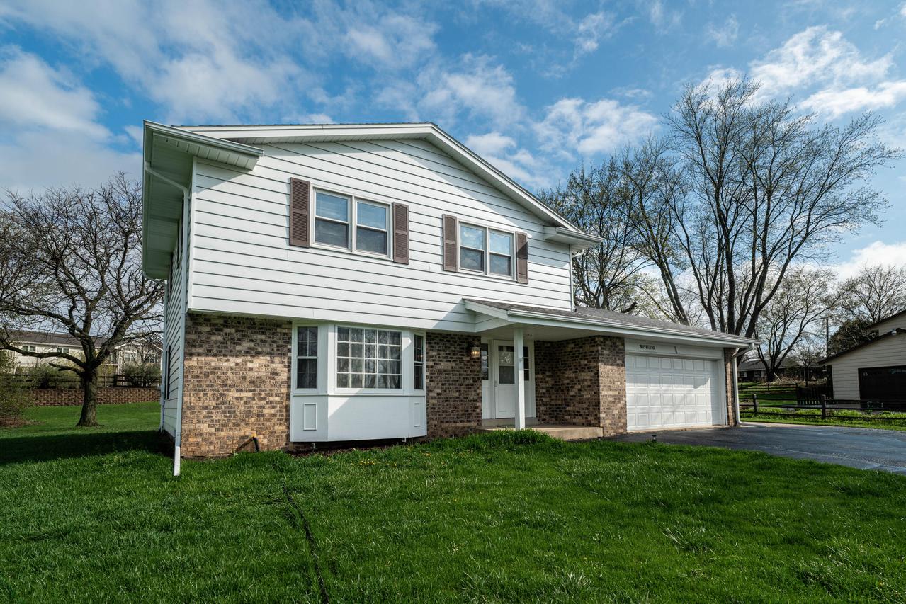 S65W13750 Sherwood Cir, Muskego, WI 53150