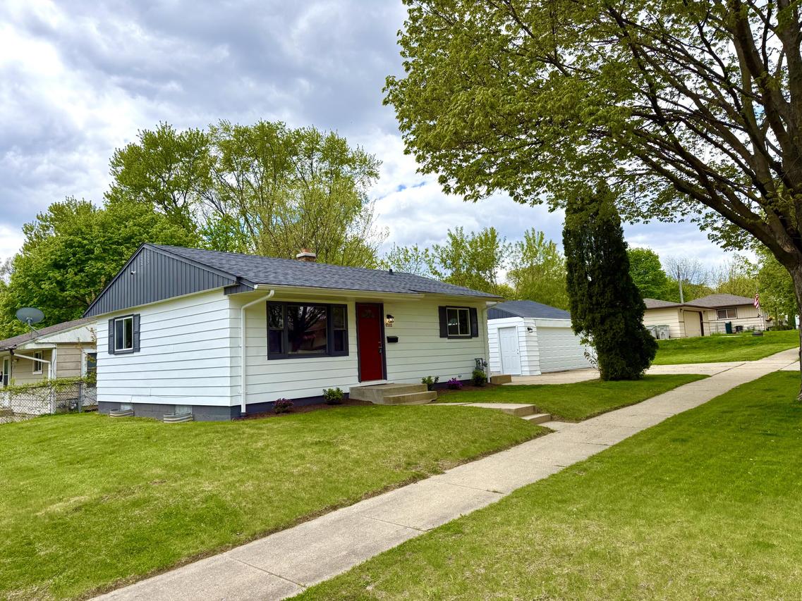 7009 W Carmen Ave, Milwaukee, WI 53218